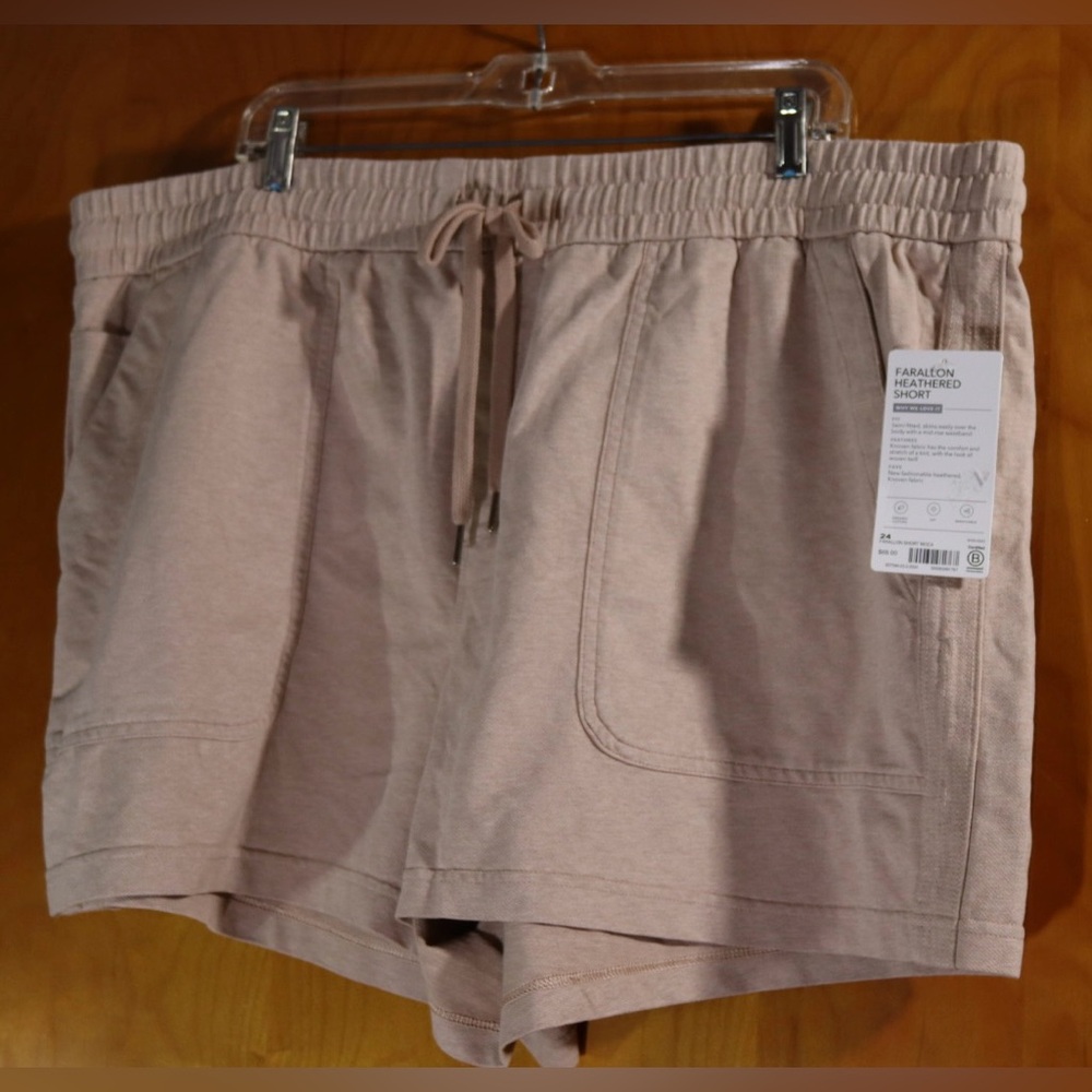 Athleta farallon heathered short, moca colored, size 24